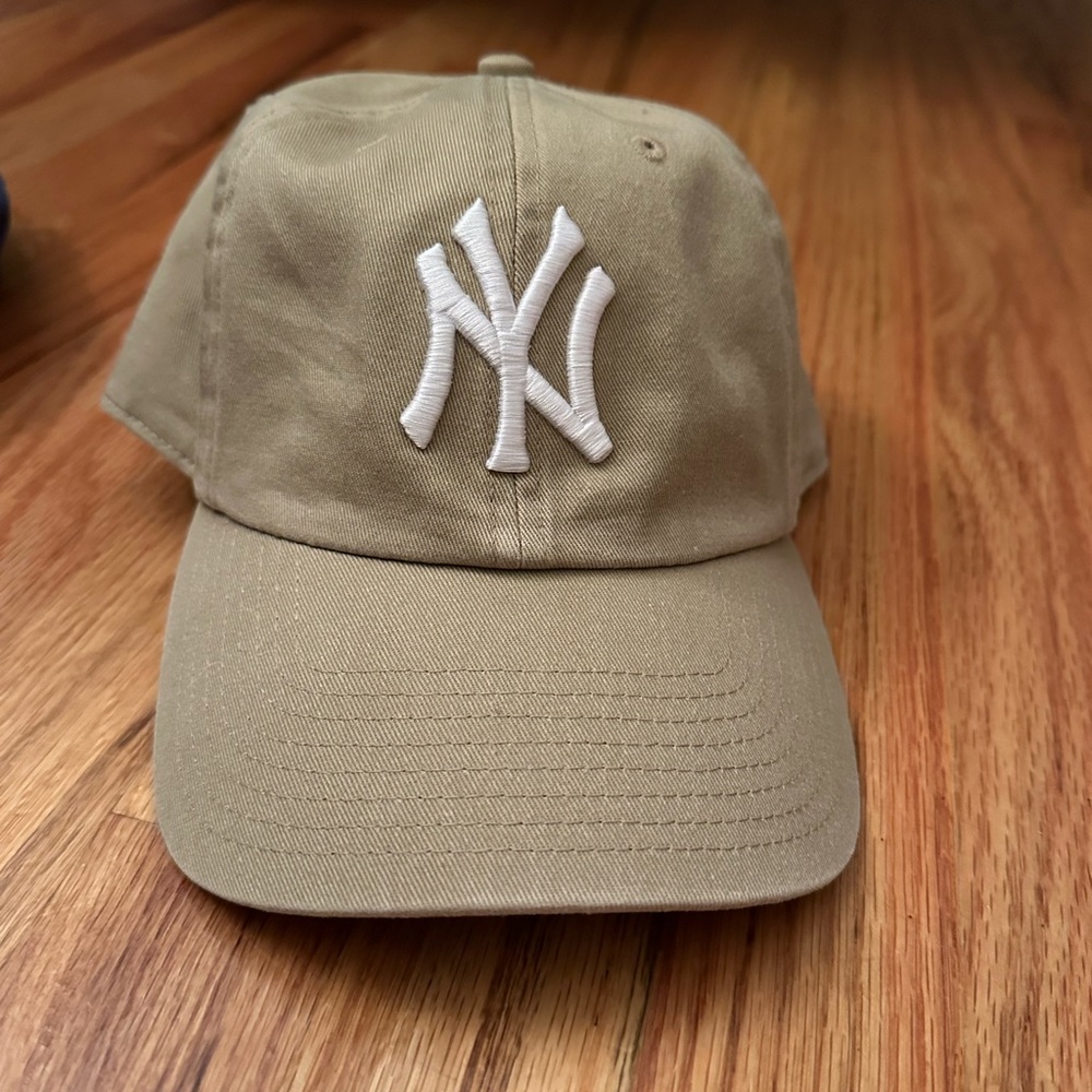 Beige yankees baseball hat